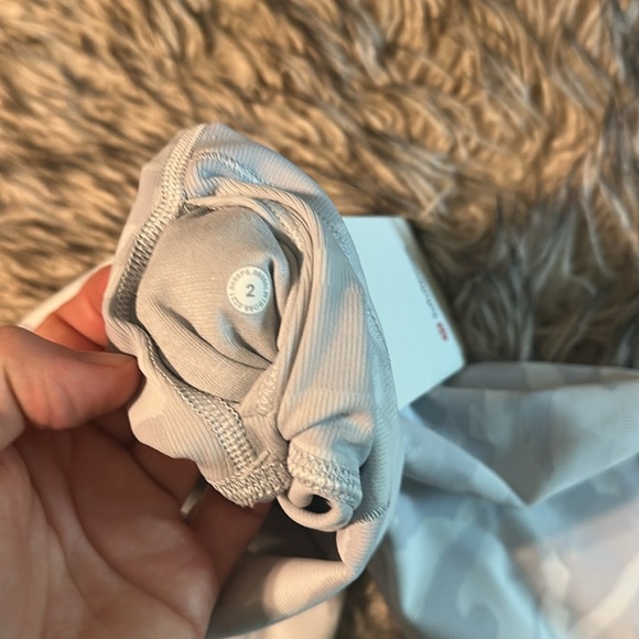 Lululemon White camo Wunder Under short 10in size 2 - Picture 4 of 6